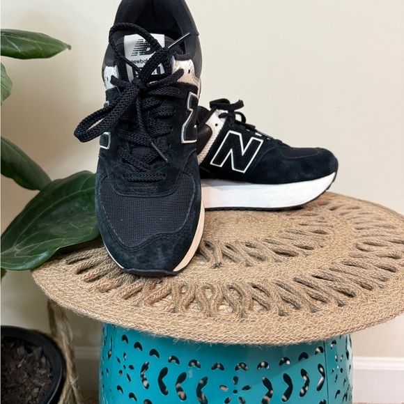 New Balance Black and White Athletic Shoes - Picture 8 of 8